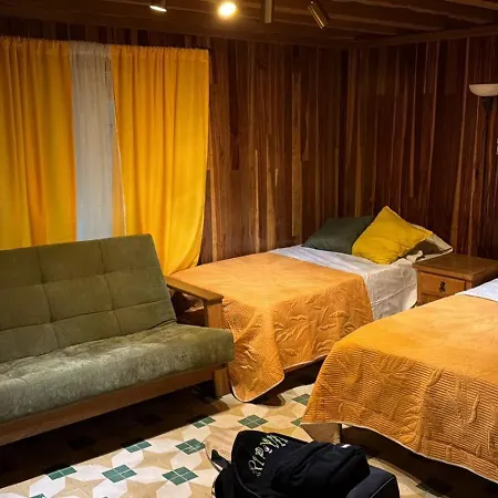 La Casa Amarilla