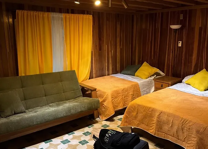 Pensão La Casa Amarilla *